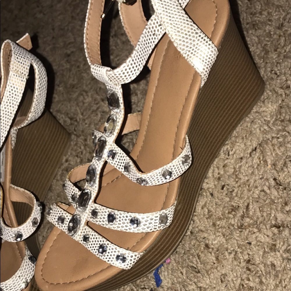 White wedges